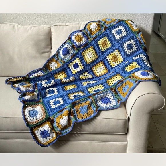 Vintage Crocheted Granny Square Throw Afghan Blanket Approximately 50”x60” - Picture 6 of 7